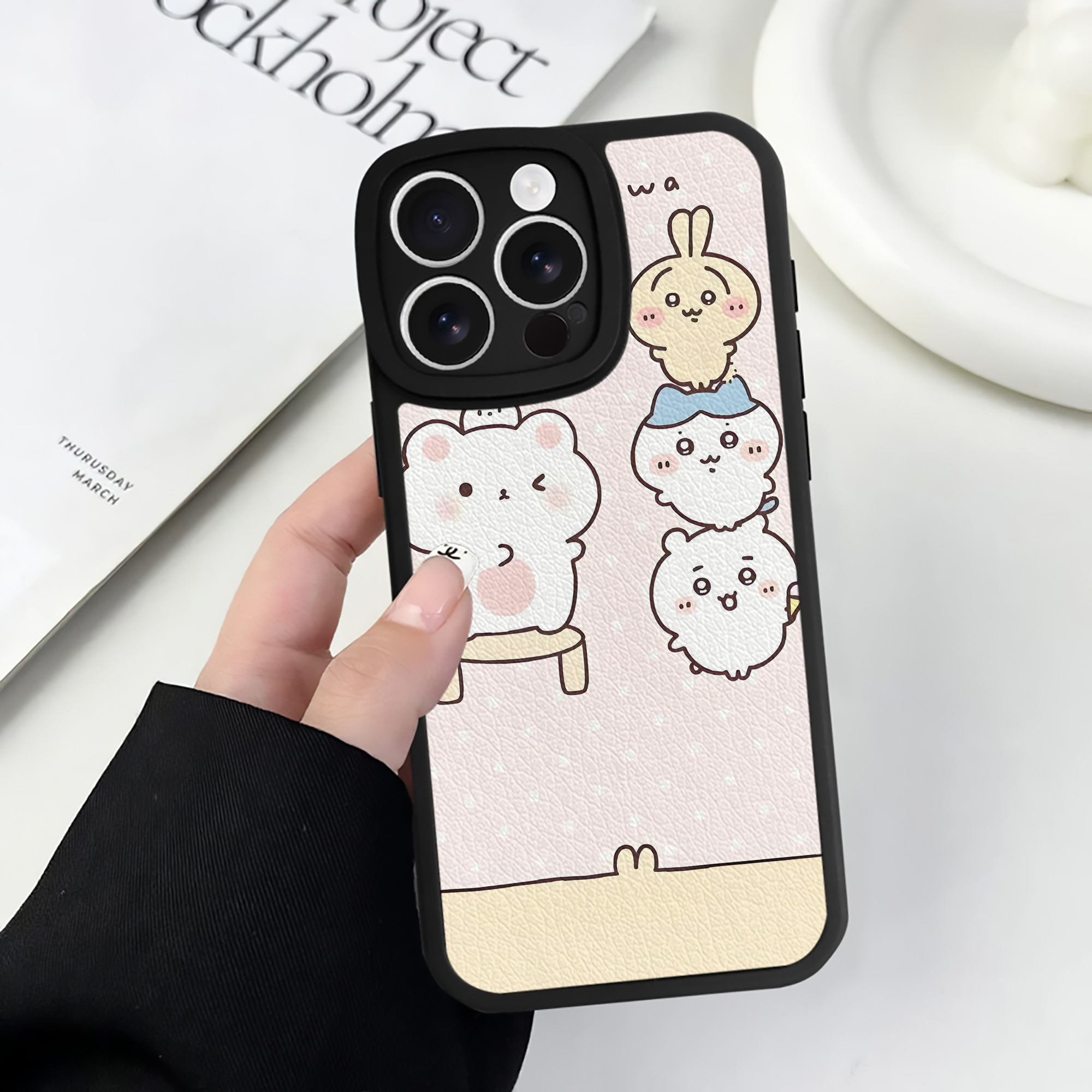 （画像用） ちいかわ Chii-kawa 【iPhone 16シリーズ対応】シリコンスマホケース（レザー調） 材質：シリコン